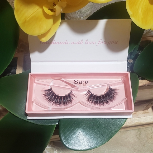 Lashes - Picture 1 of 2